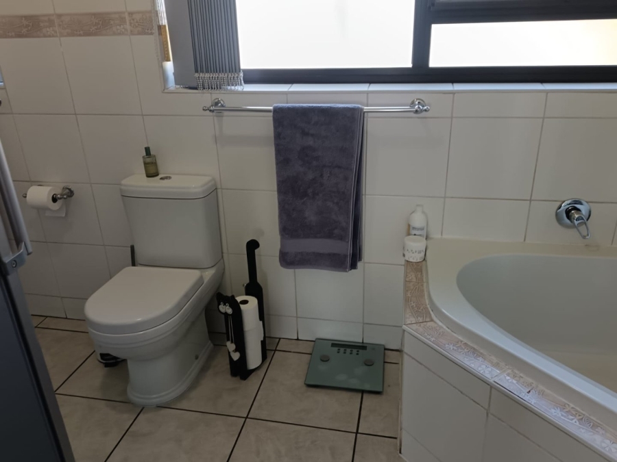 4 Bedroom Property for Sale in Carters Glen Northern Cape